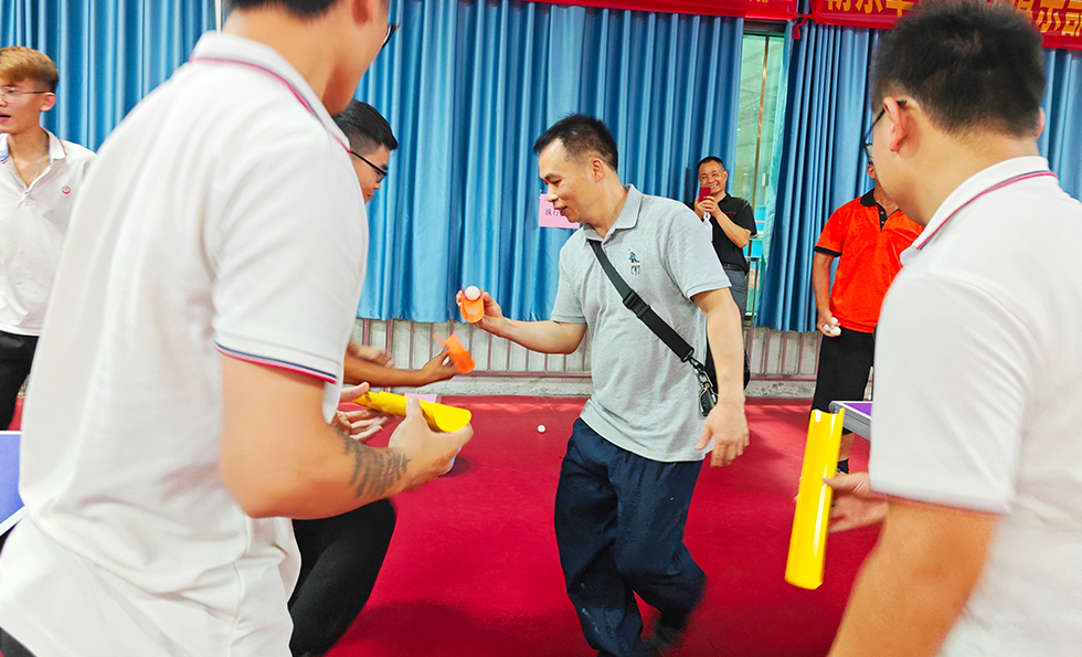 AG�콢�� (�й���½) ���޹�˾����