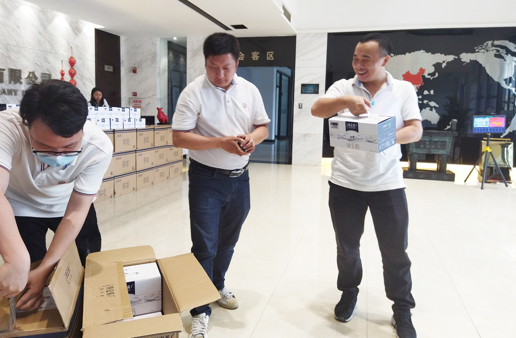 AG�콢�� (�й���½) ���޹�˾����