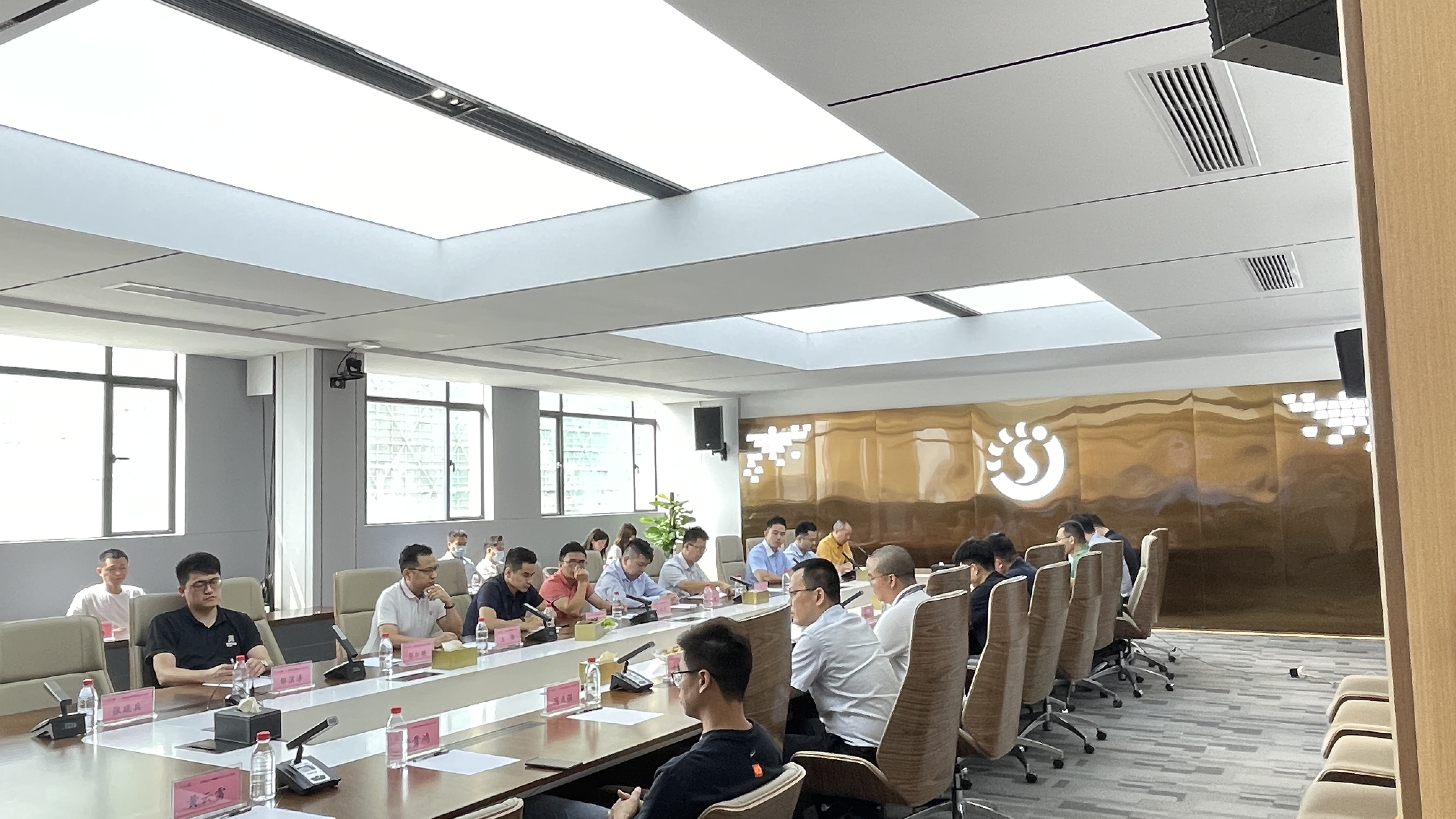 AG�콢�� (�й���½) ���޹�˾����