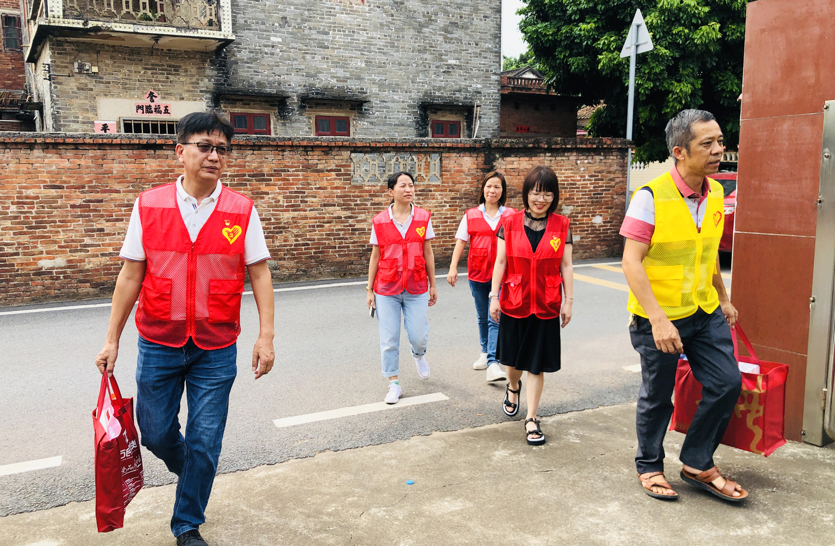 AG�콢�� (�й���½) ���޹�˾����