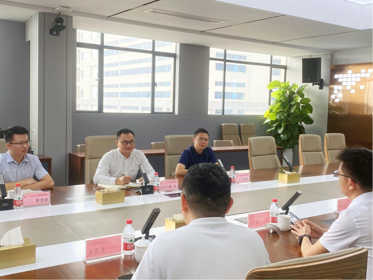 AG�콢�� (�й���½) ���޹�˾����