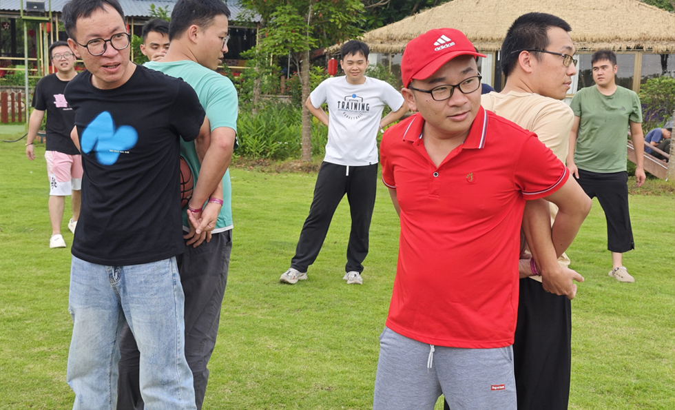 AG�콢�� (�й���½) ���޹�˾����