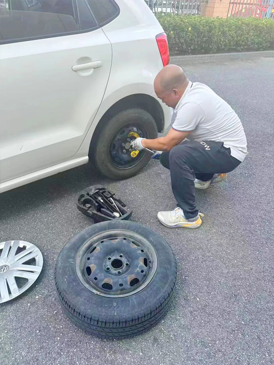 AG�콢�� (�й���½) ���޹�˾����