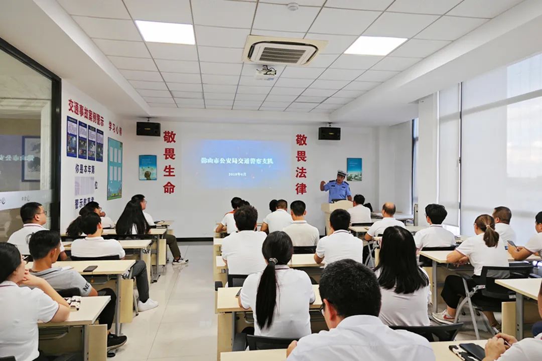 AG�콢�� (�й���½) ���޹�˾����