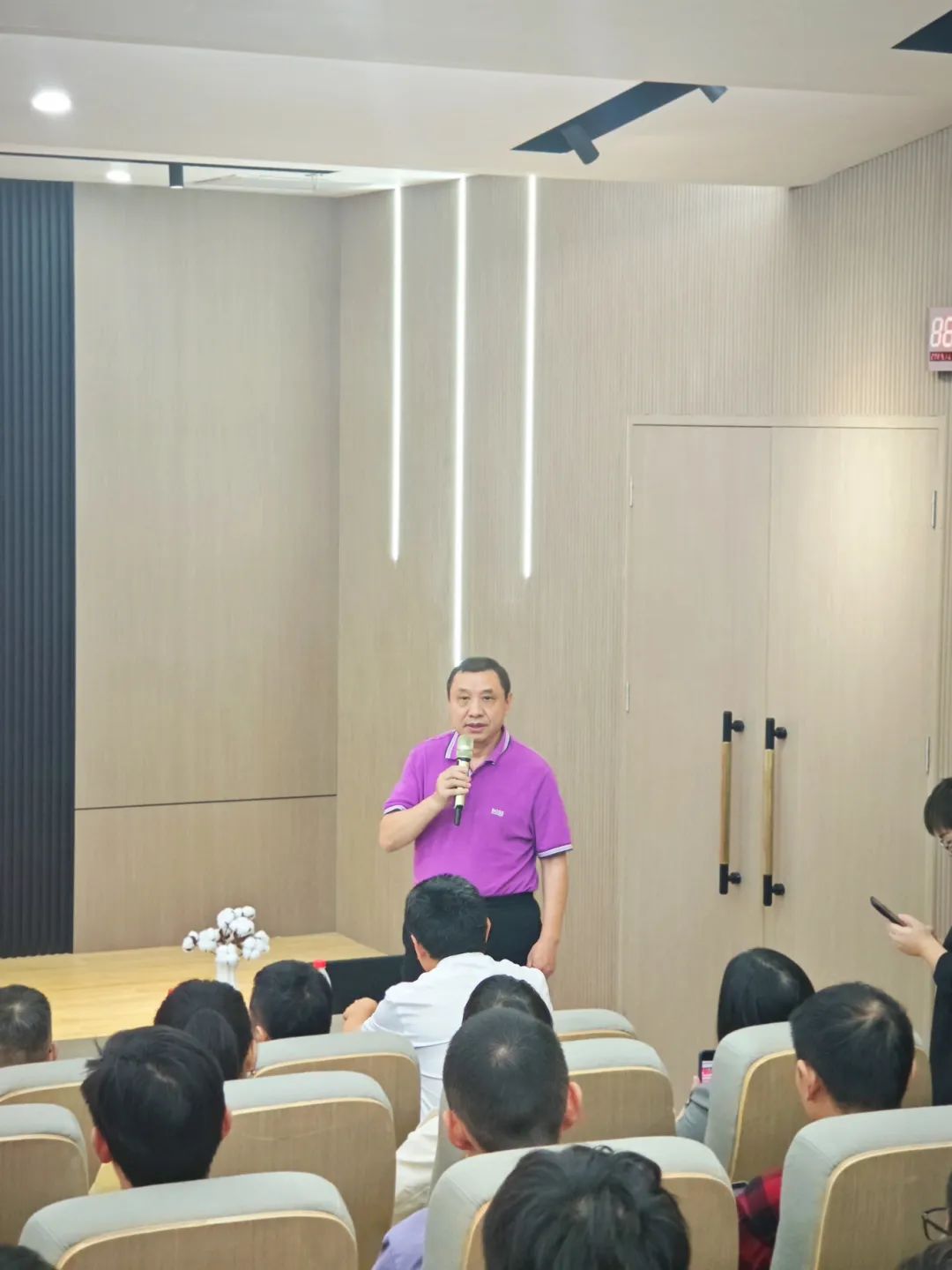 AG�콢�� (�й���½) ���޹�˾����