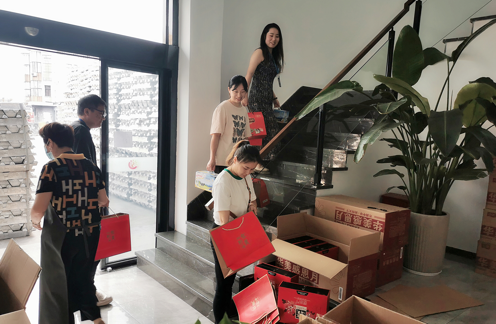 AG�콢�� (�й���½) ���޹�˾����