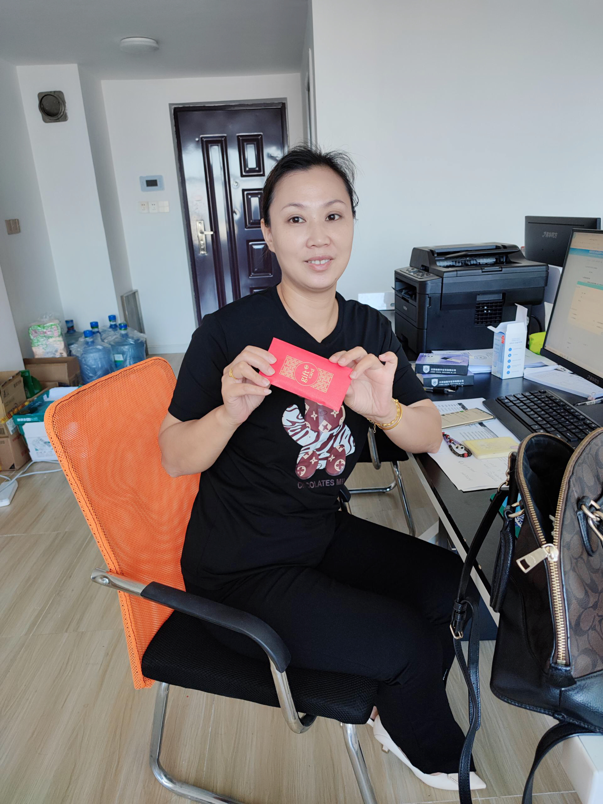 AG�콢�� (�й���½) ���޹�˾����