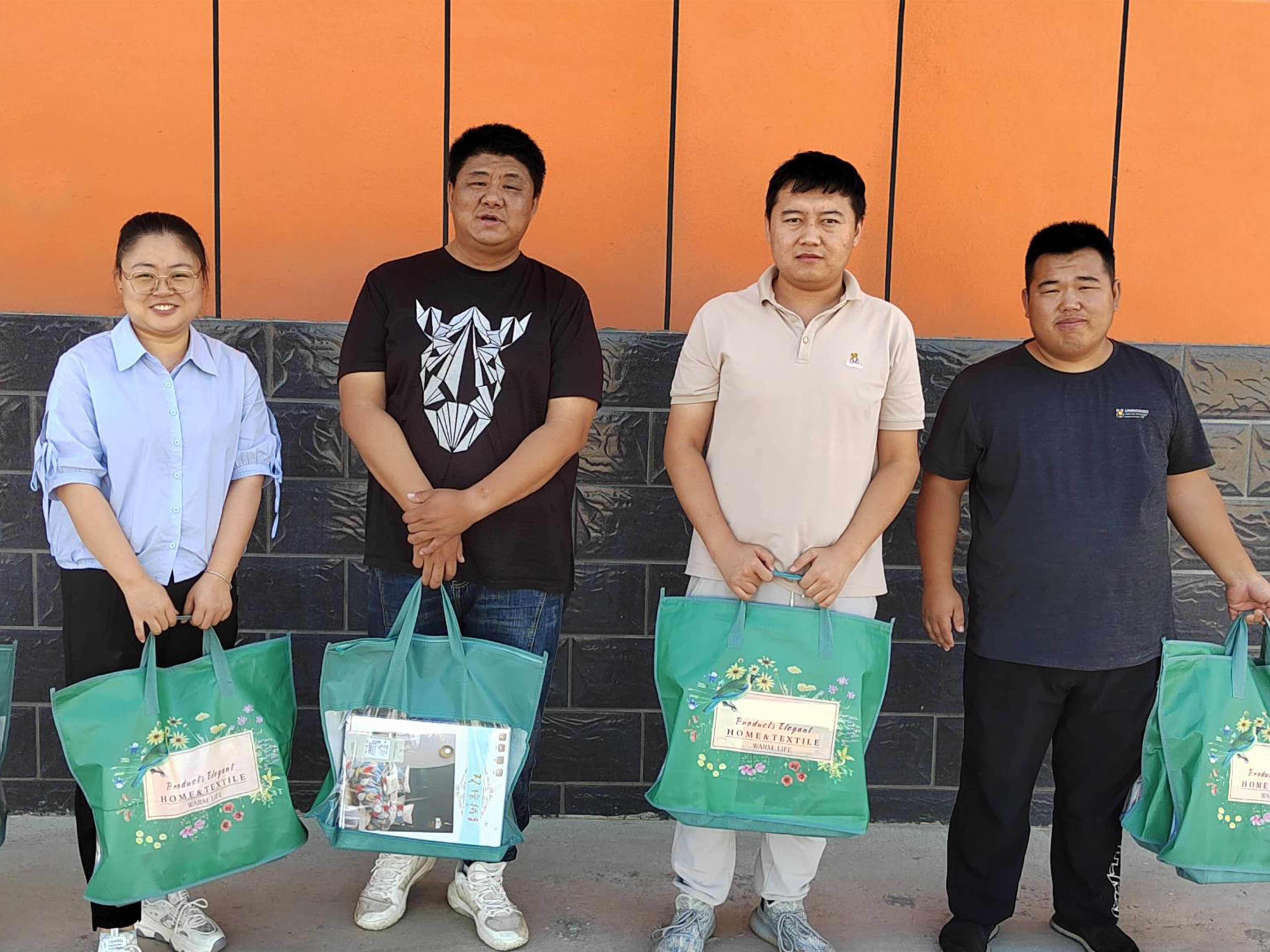 AG�콢�� (�й���½) ���޹�˾����