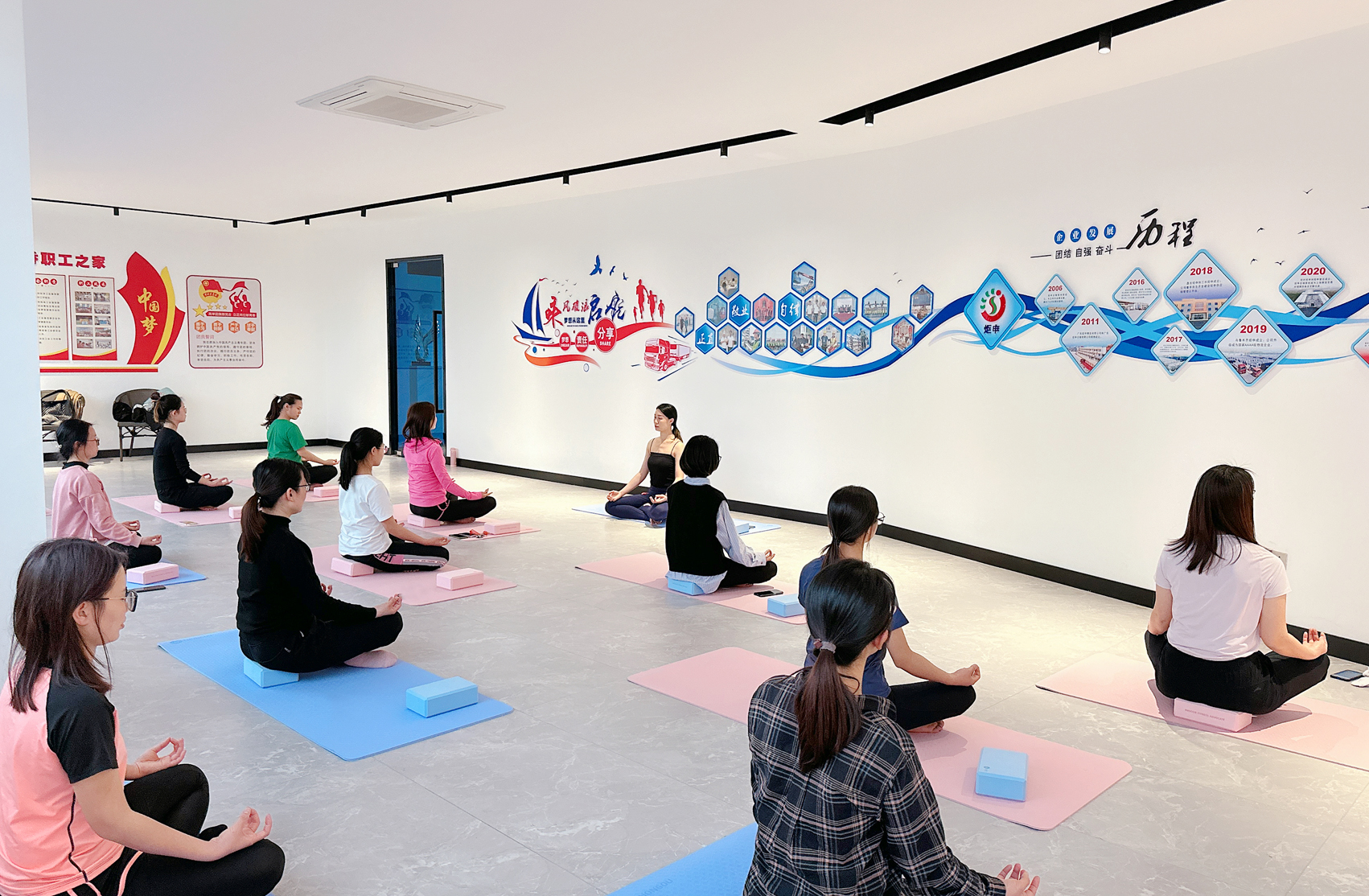 AG�콢�� (�й���½) ���޹�˾����