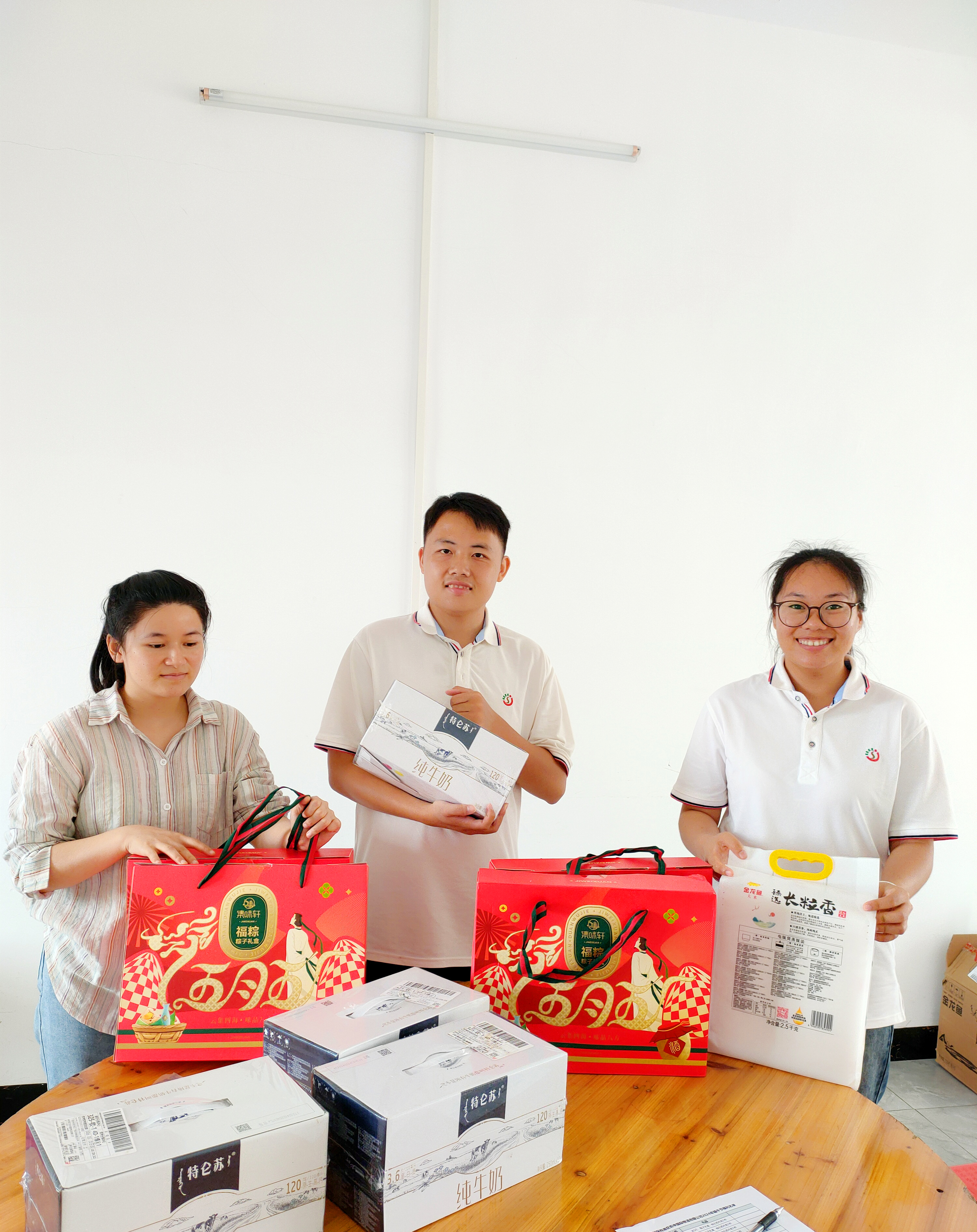 AG�콢�� (�й���½) ���޹�˾����